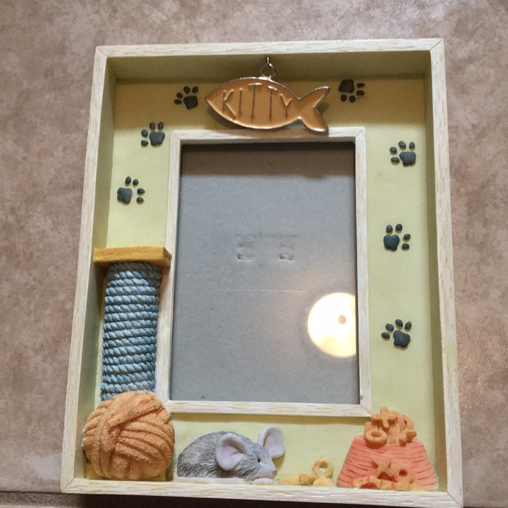 Russ Kitty Frame
